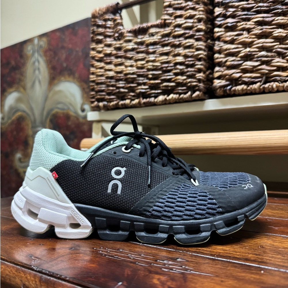 ON CLOUD RUNNING WIDE W6 BLACK GREEN WHITE SHOES